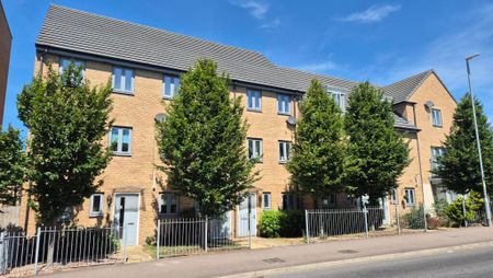 4 bedroom town house to rent College Drive - LU5 - Photo 3