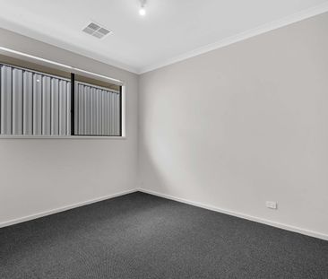 Stunning House in Premier Location! - Photo 3