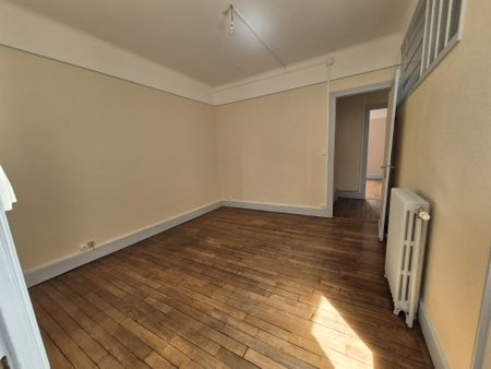 Location Appartement 4 pièces 83m² AUTUN 71400 - Photo 4