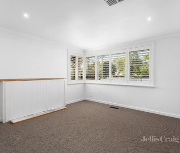 10 Flodden Way, Briar Hill - Photo 2