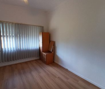 Comfortable Family House in a Convenient Thornlie Location - Photo 5