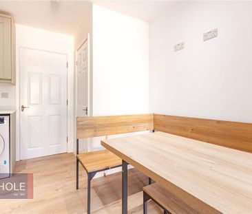 6 bedroom terraced house to rent - Photo 4