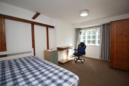 4 bedroom link detached house to rent - Photo 5