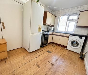 Studio Flat To Let - HP12 - Photo 3