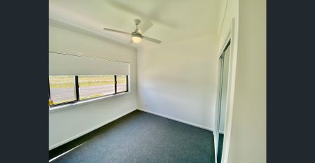 Charming Coastal Living in Old Bar - Photo 4