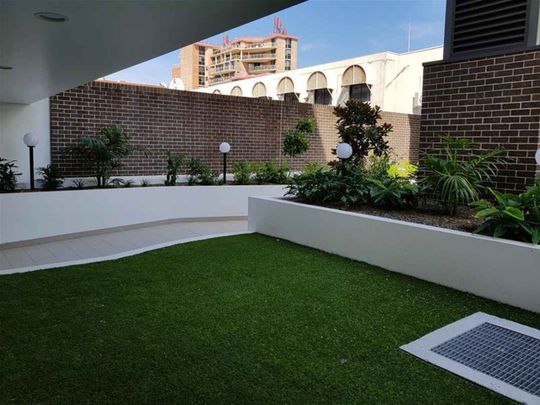 Spacious One Bedroom Apartment - Photo 1