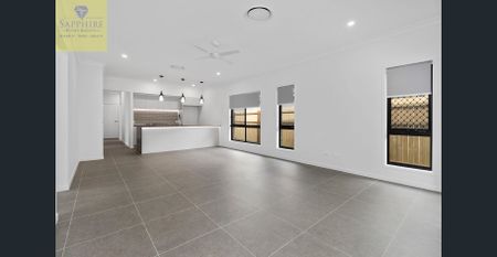 Spacious Interiors & Prime Location – 4-Bedroom Home in White Rock - Photo 2