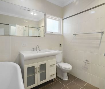 Charming Family Home – Central Location - Photo 6