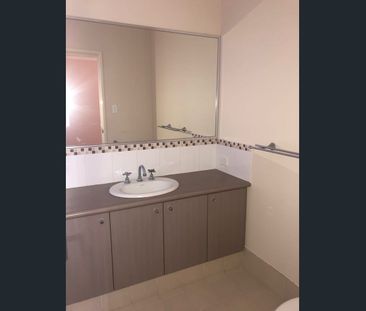 428 B Hamilton Road, Lake Coogee, WA 6166 - Photo 3