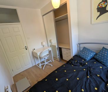 Alton House – Room 3 - Photo 4