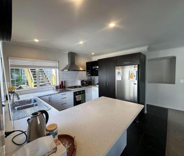 Discover Your Perfect Family Home in Vibrant Newlands, Wellington! - Photo 5