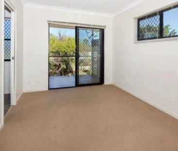 Conveniently located 2-story townhouse. - Photo 5