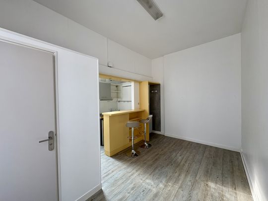 Studio (toutes charges incluses) - BAS DU CENTRE VILLE - Photo 1