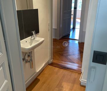 A LOUER DANS UN IMMEUBLE ANCIEN DE LA VIEILLE VILLE, - Photo 2