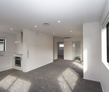 Near New Spacious 2 Bedroom Townhouse! - Photo 5