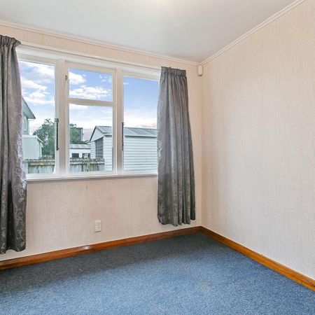 4 bedroom home in Papakura - water included! - Photo 3