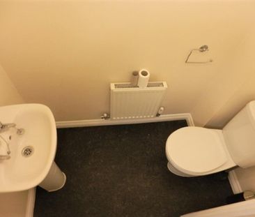 1 bedroom in a house share to rent - Photo 4