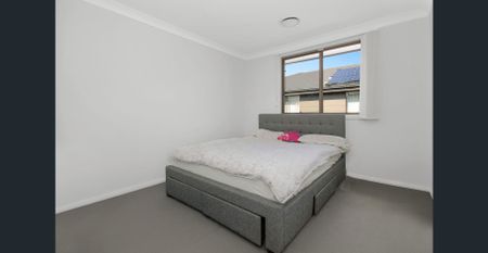 Bright & Modern 4-Bedroom Townhouse with Secure Parking - Photo 2