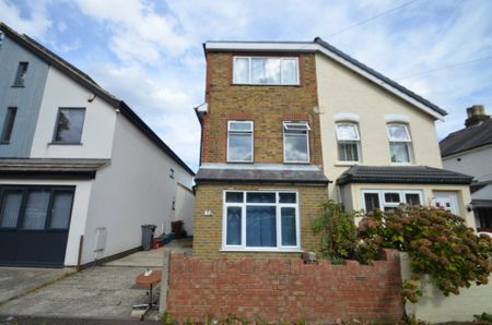 1 bedroom Semi-detached house to rent - Photo 5