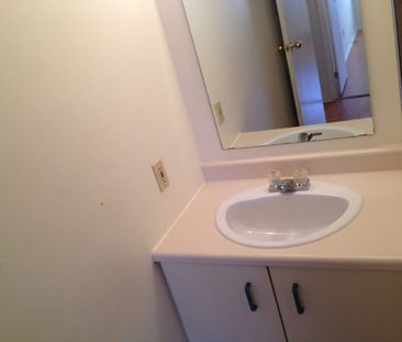 105-566 Armstrong Road - Lower Level 2 Bedroom - Photo 6