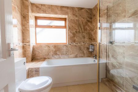 3 bedroom link detached house to rent - Photo 4