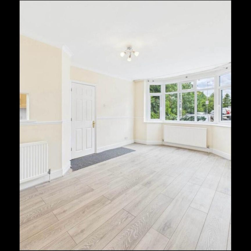 2 Bed Terraced House, Oakley Road, LU4 - Photo 1