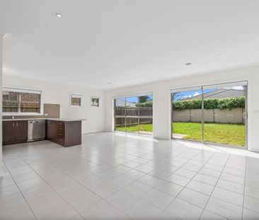 17 Lucas Terrace, Taylors Hill, Vic 3037 - Photo 4