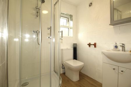 1 Bedroom Flat - Studio To Let - Photo 5