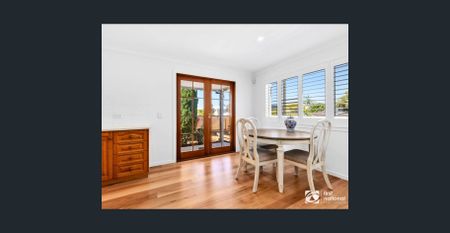 Spacious Family Home in a Sought-After Location - Photo 3