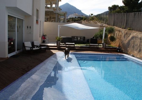 Unfurnished Detached Villa For Long Term Rental In La Nucia