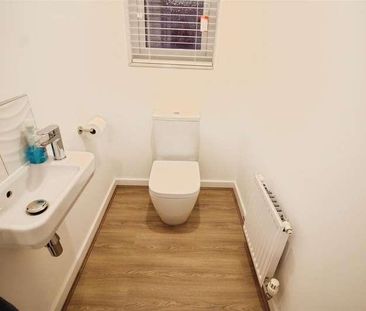 Chalk Hill Drive, Sherburn In Elmet - Photo 5