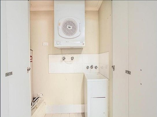 SUPER SPACIOUS, SUPER CONVENIENT! - Photo 1