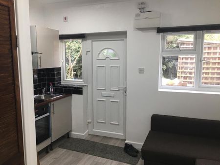 Studio Flat, Parsonage Street, E14 - Photo 2