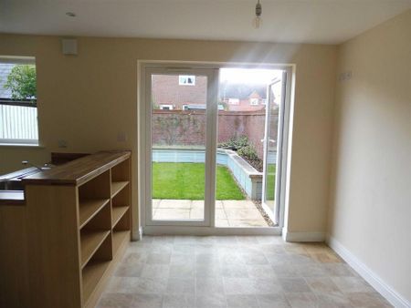 3 bedroom semi-detached house to rent - Photo 5