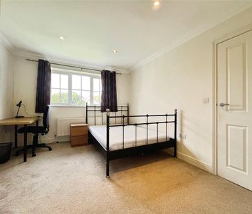 1 bedroom in a house share to rent - Photo 2