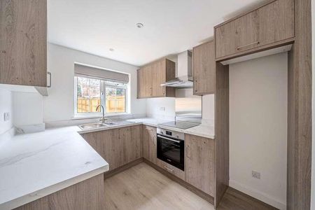 Triggs Close, Woking, Surrey, GU22 - Photo 4