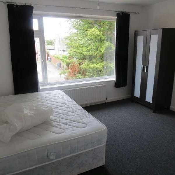 Bedroom First Floor Flat In Wallisdown, BH12 - Photo 1