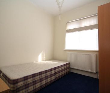 5 bedroom semi-detached house to rent - Photo 2