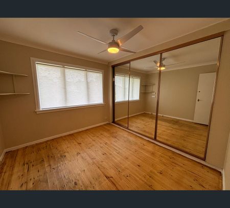 10 Kirkton Crescent, Woodberry, NSW 2322 - Photo 3