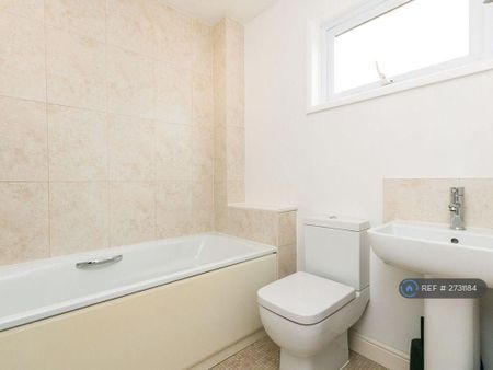 3 bedroom terraced house to rent - Photo 2