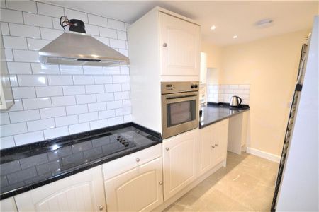 3 bedroom semi-detached house to rent - Photo 4