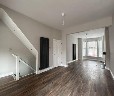 3 bedroom end of terrace house to rent - Photo 1