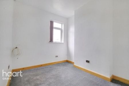 4 bedroom flat to rent - Photo 2