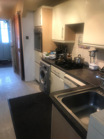 1 bedroom in a house share to rent - Photo 4