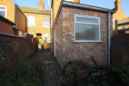 3 bedroom terraced house to rent - Photo 3