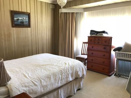 Lovely 2 Bedroom Unit Only a 2 Minute Walk to Glenelg Beach&excl; - Photo 2