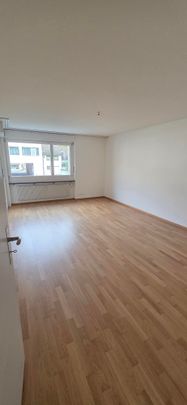 Lichtdurchflutetes Wohnparadies in Arlesheim – Ihr neues Zuhause ab Juli 2025 - Photo 1