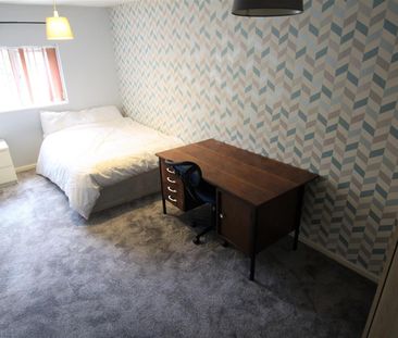 4 bedroom terraced house to rent - Photo 6