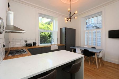3 bedroom flat to rent - Photo 2