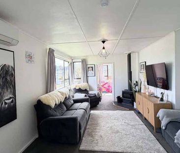 A sunny, tidy & comfortable three bedroom home - Photo 1
